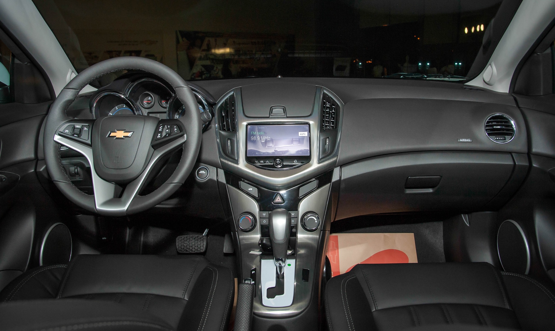 Chevrolet Cruze moi tai Viet Nam anh 5