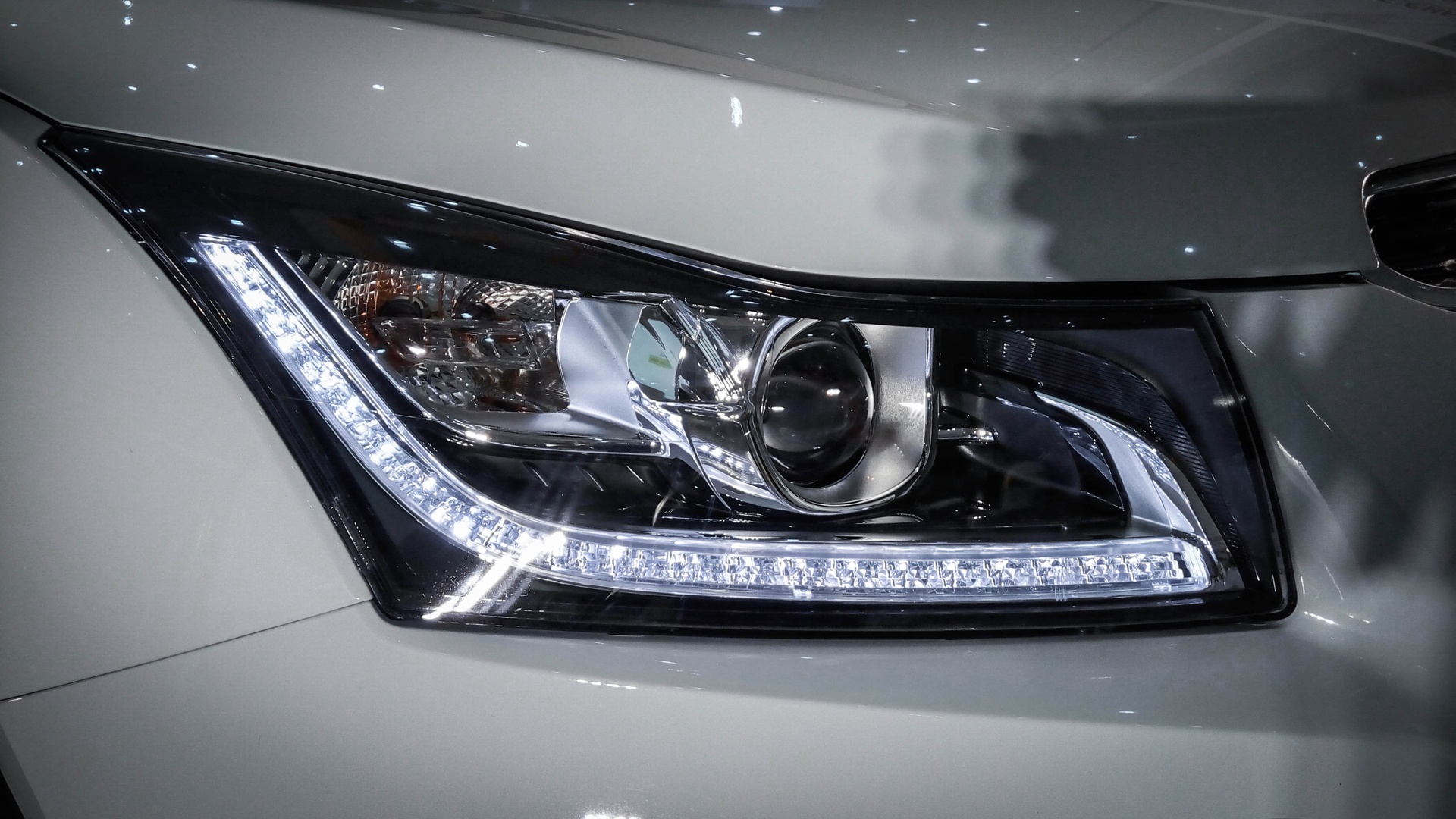 Chevrolet Cruze moi tai Viet Nam anh 4