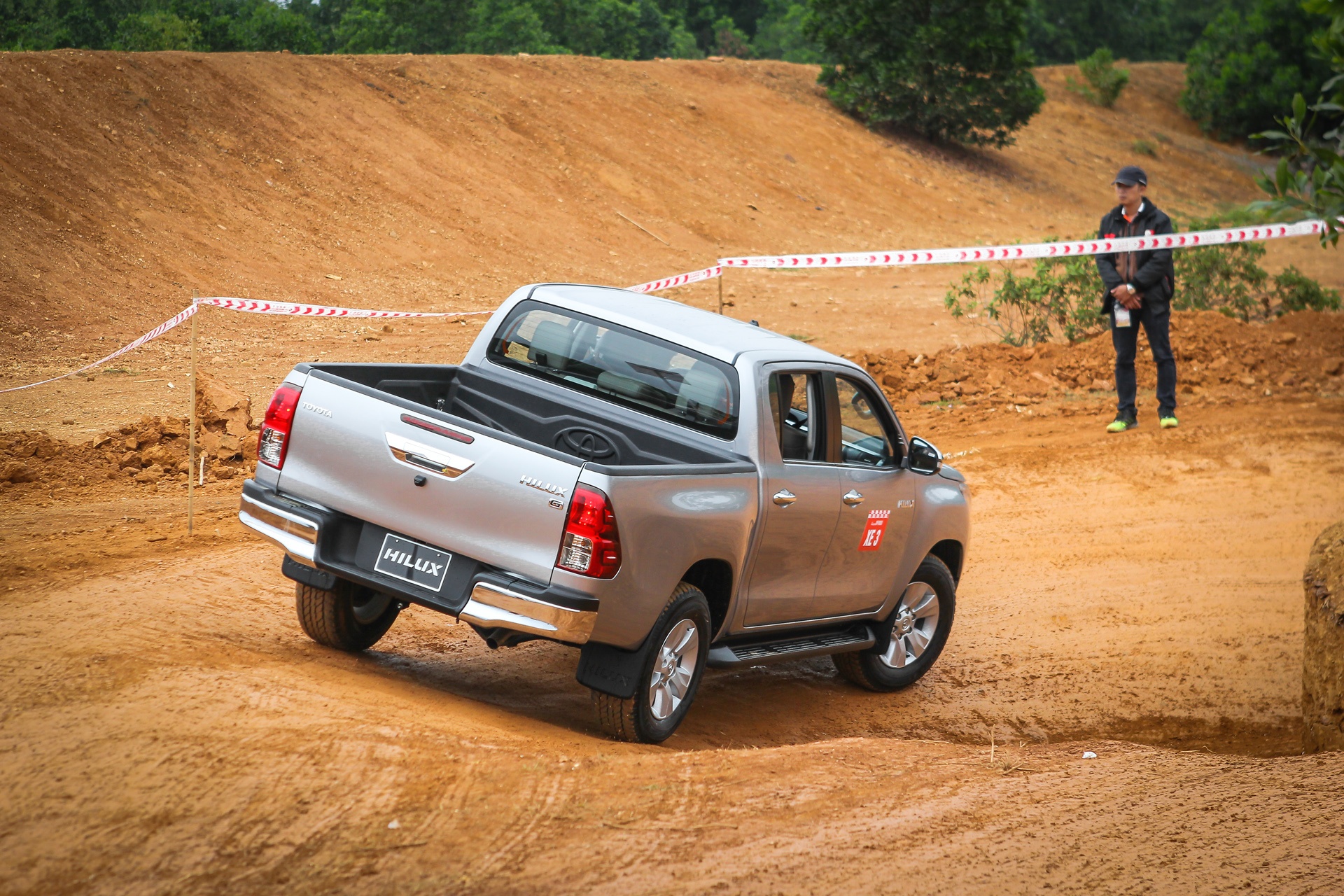 Toyota Hilux 2016 off road anh 5