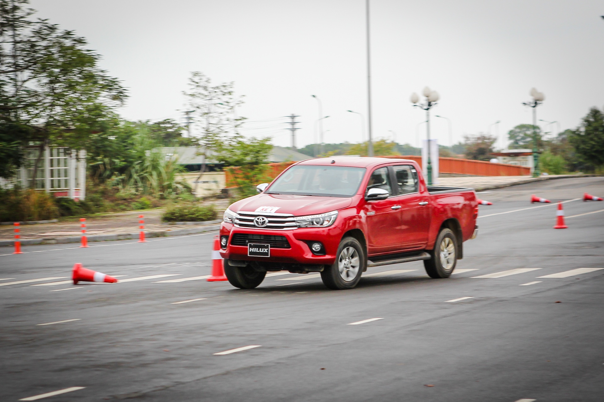 Đánh giá Toyota Hilux 2016 2.8G AT ảnh 2 Danh gia Toyota Hilux 2016 2.8G AT anh 2