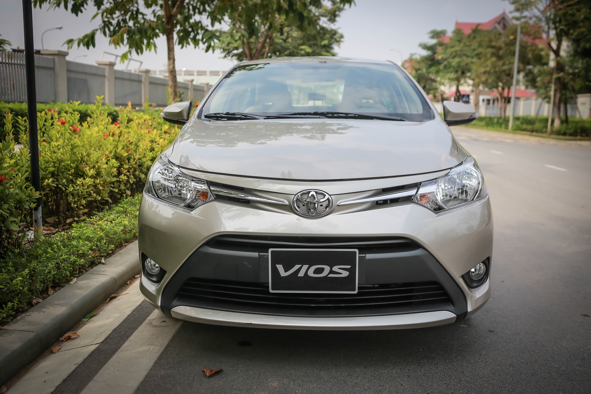 Toyota Viet Nam ban hon 6.000 xe thang 11 hinh anh