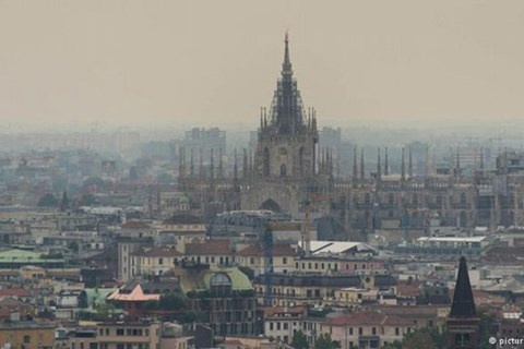 cam oto trong pho o Italy anh 1