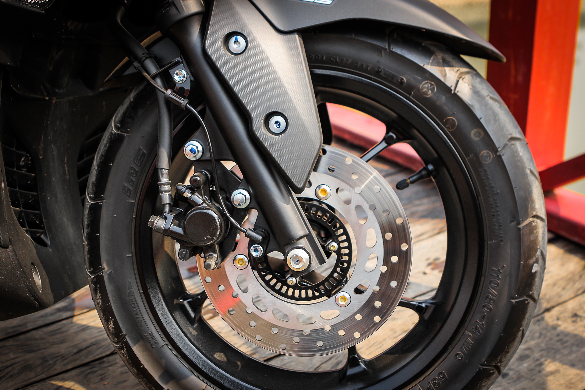 Yamaha NVX đen mờ ảnh 10 Yamaha NVX den mo anh 10