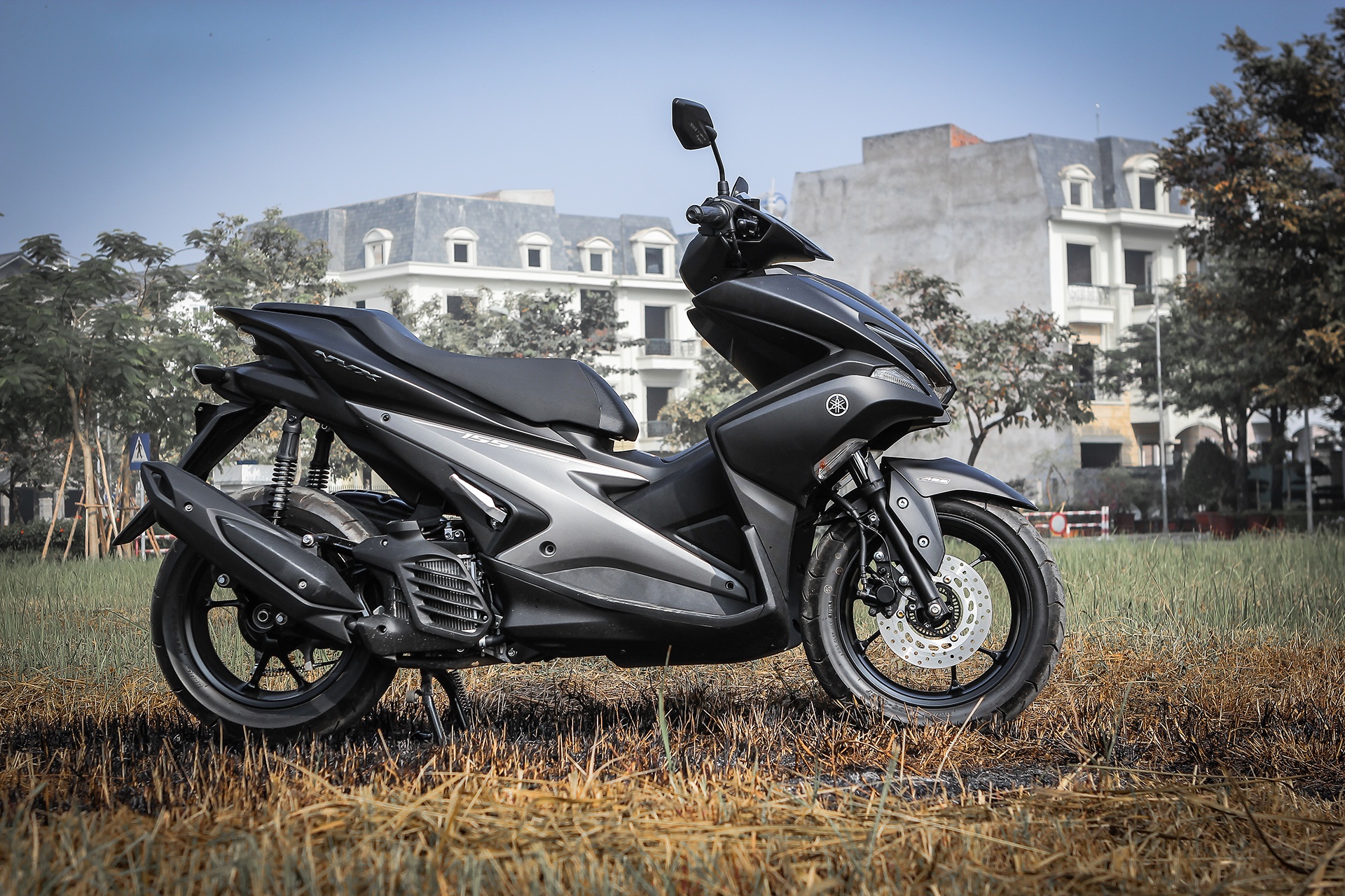 Yamaha NVX đen mờ ảnh 3 Yamaha NVX den mo anh 3