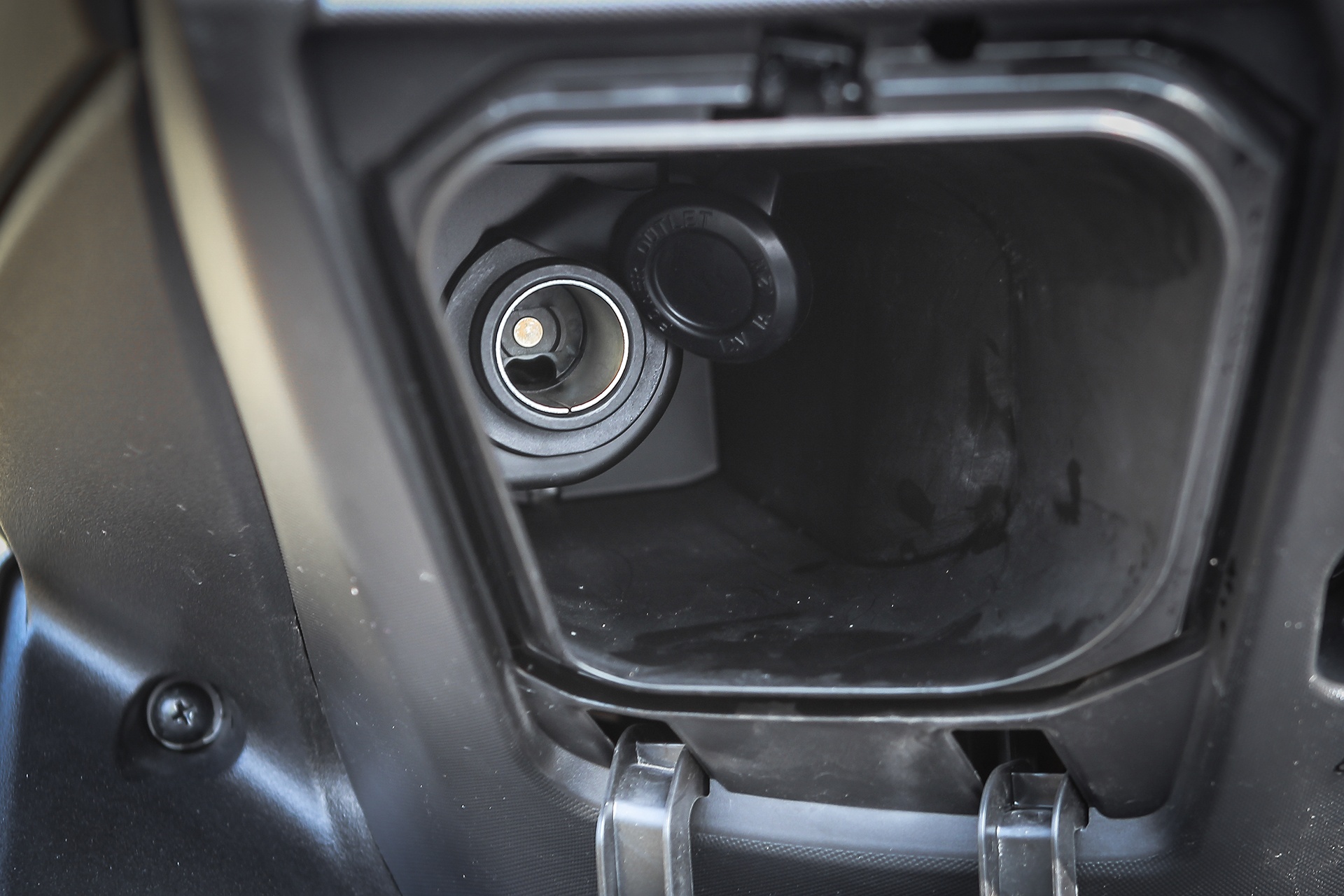 Yamaha NVX đen mờ ảnh 7 Yamaha NVX den mo anh 7