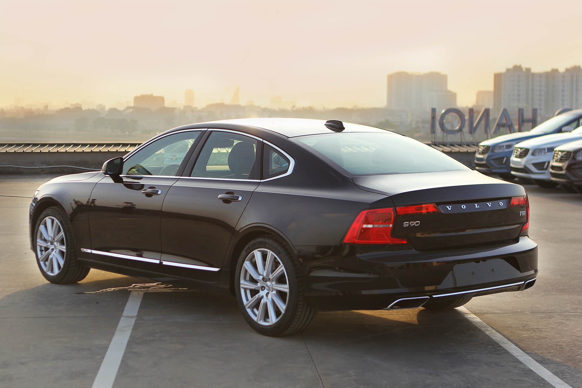 Volvo S90: Gia hon 2 ty, canh tranh E-Class tai VN hinh anh