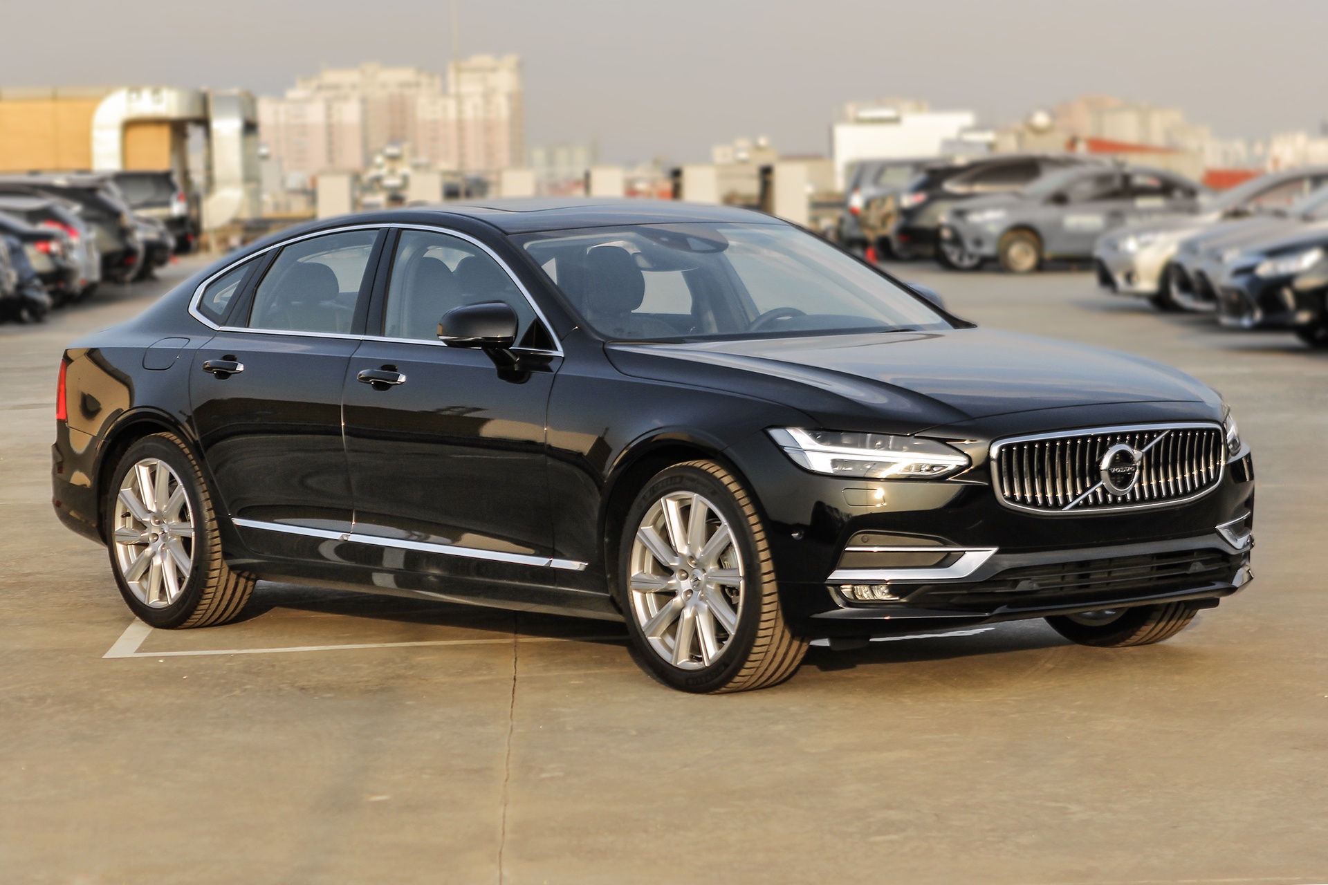 Volvo S90 Momentum gia hon 2 ty anh 1