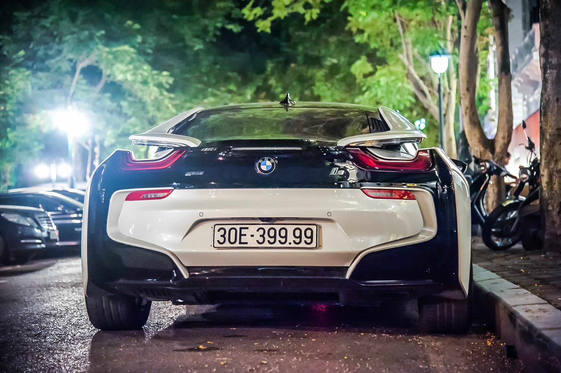 BMW i8 tren duong pho Viet Nam anh 9