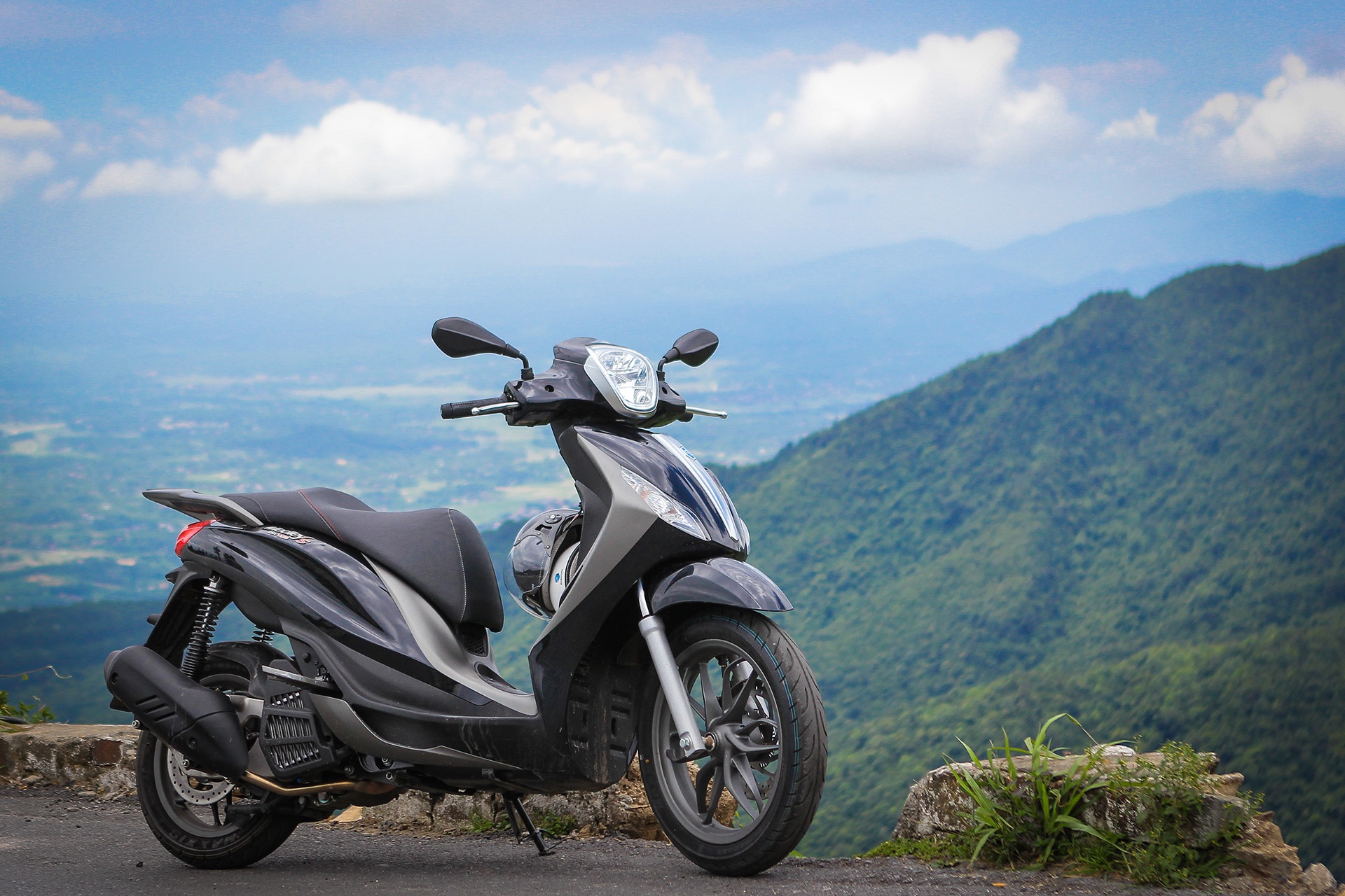 Piaggio Medley - xe ga phu hop voi ca nam lan nu hinh anh