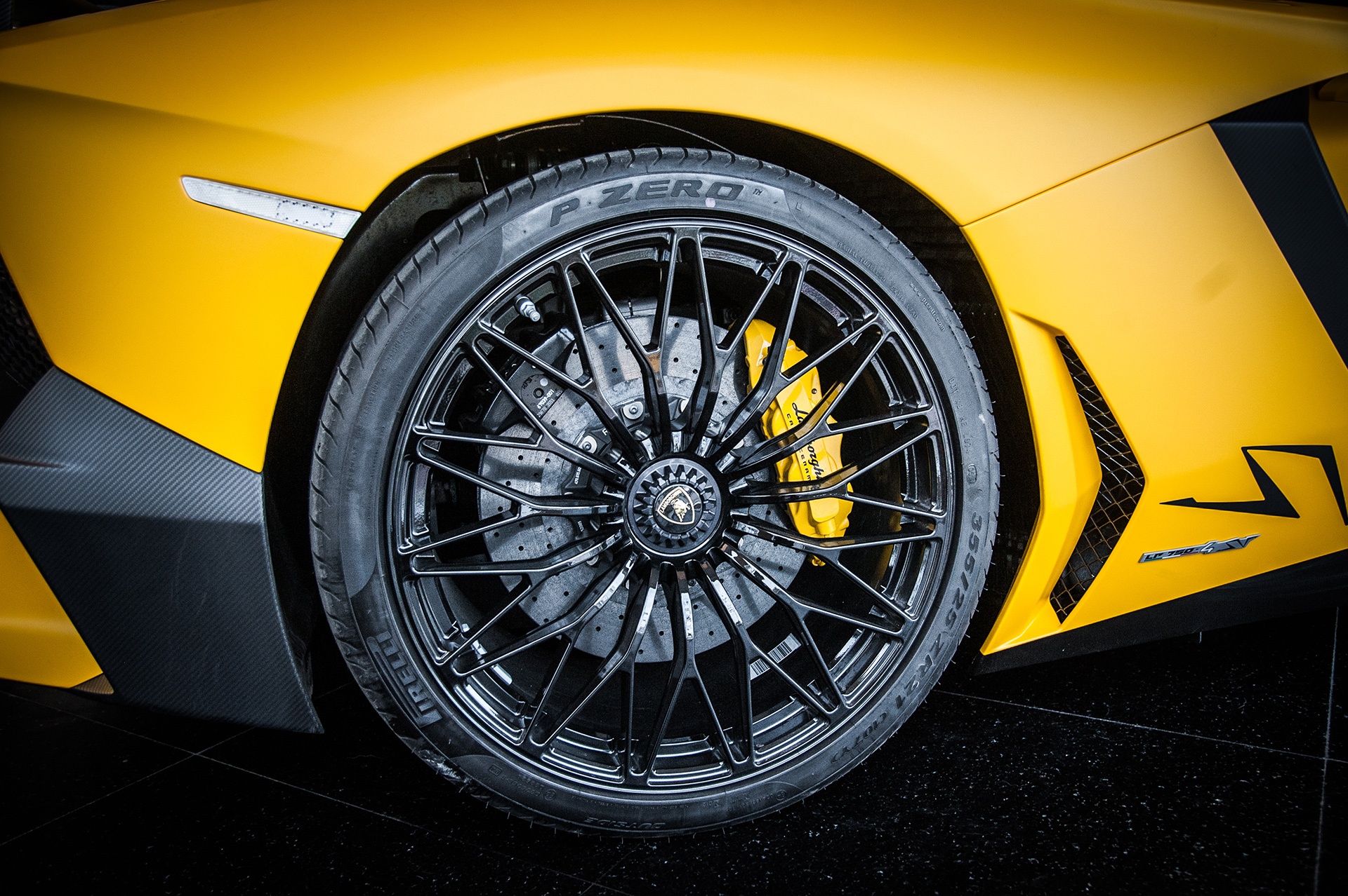 Lamborghini Aventador Roadster SV tai Viet Nam anh 5