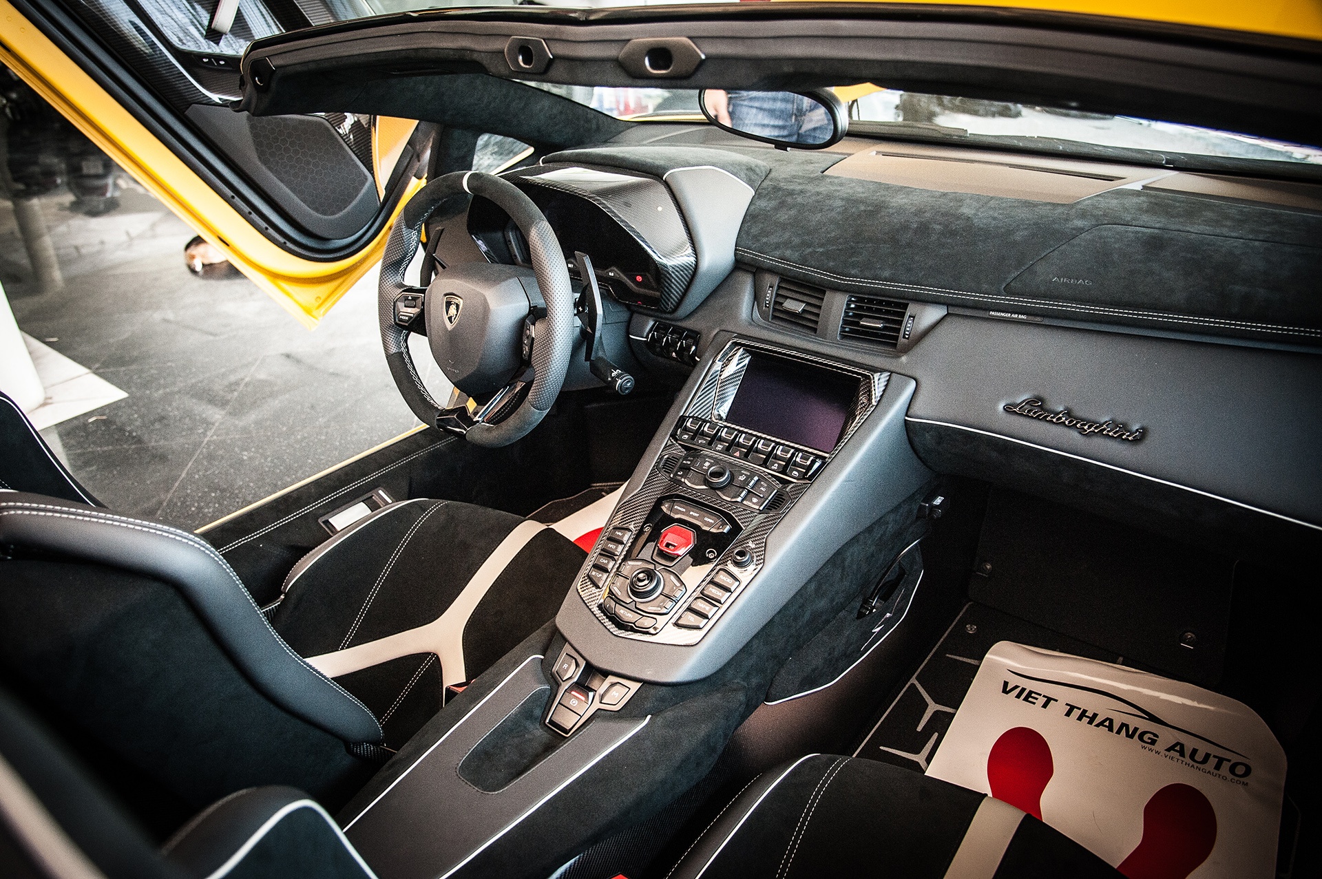 Lamborghini Aventador Roadster SV tai Viet Nam anh 7