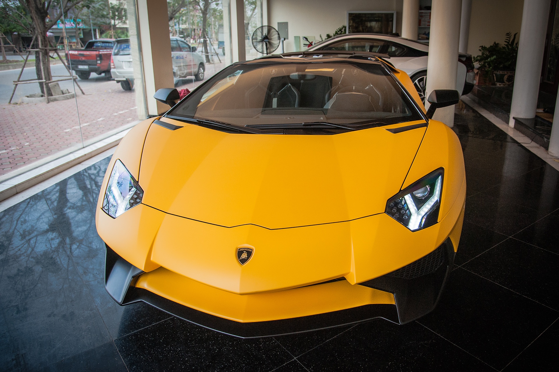 Lamborghini Aventador Roadster SV tai Viet Nam anh 2