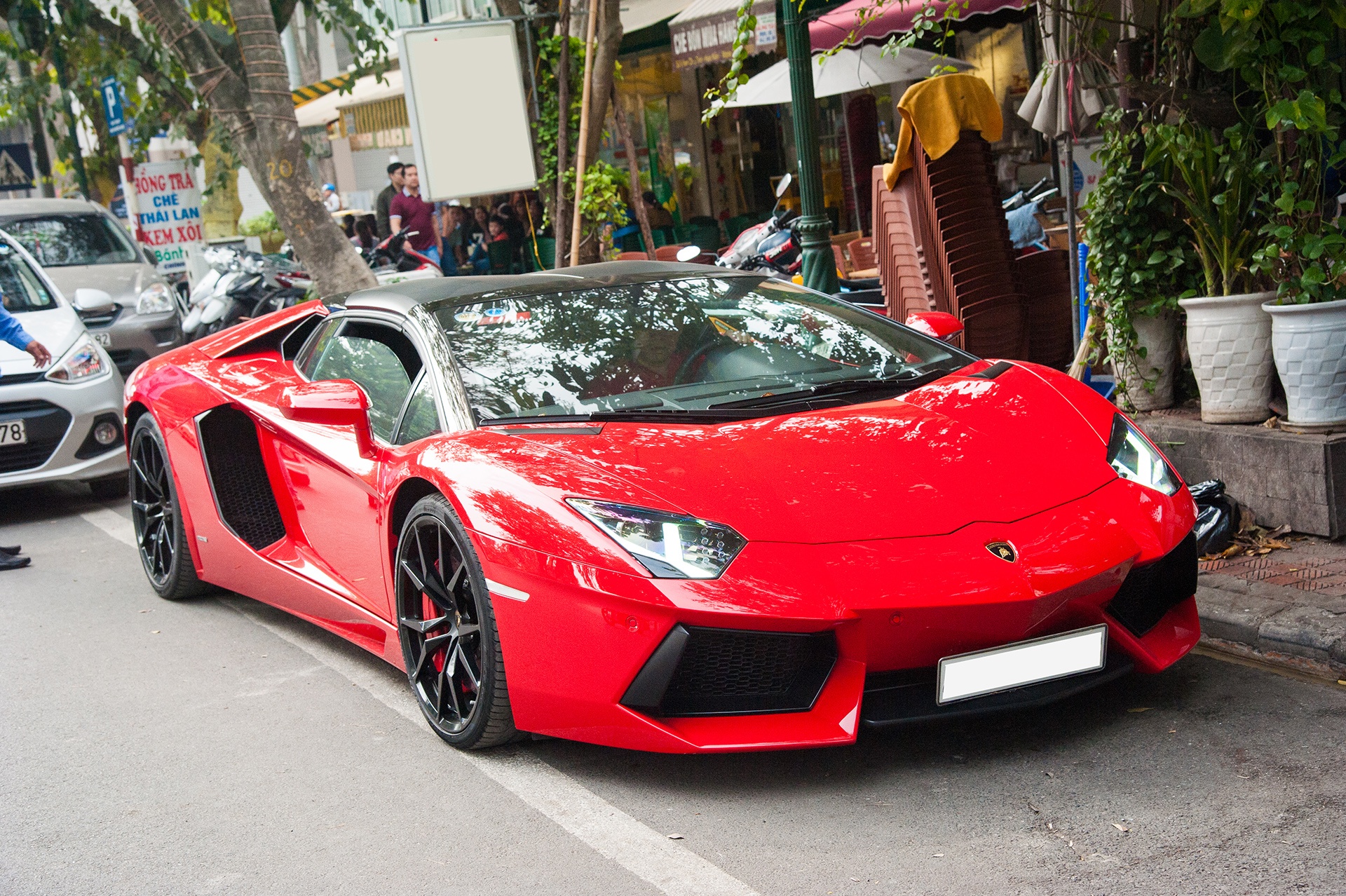 Lamborghini Aventador Roadster hon 20 ty tai Ha Noi anh 3