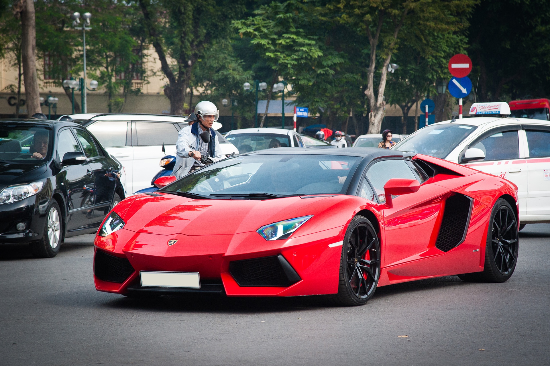 Sieu xe mui tran Lamborghini hon 20 ty tai xuat tai Ha Noi hinh anh