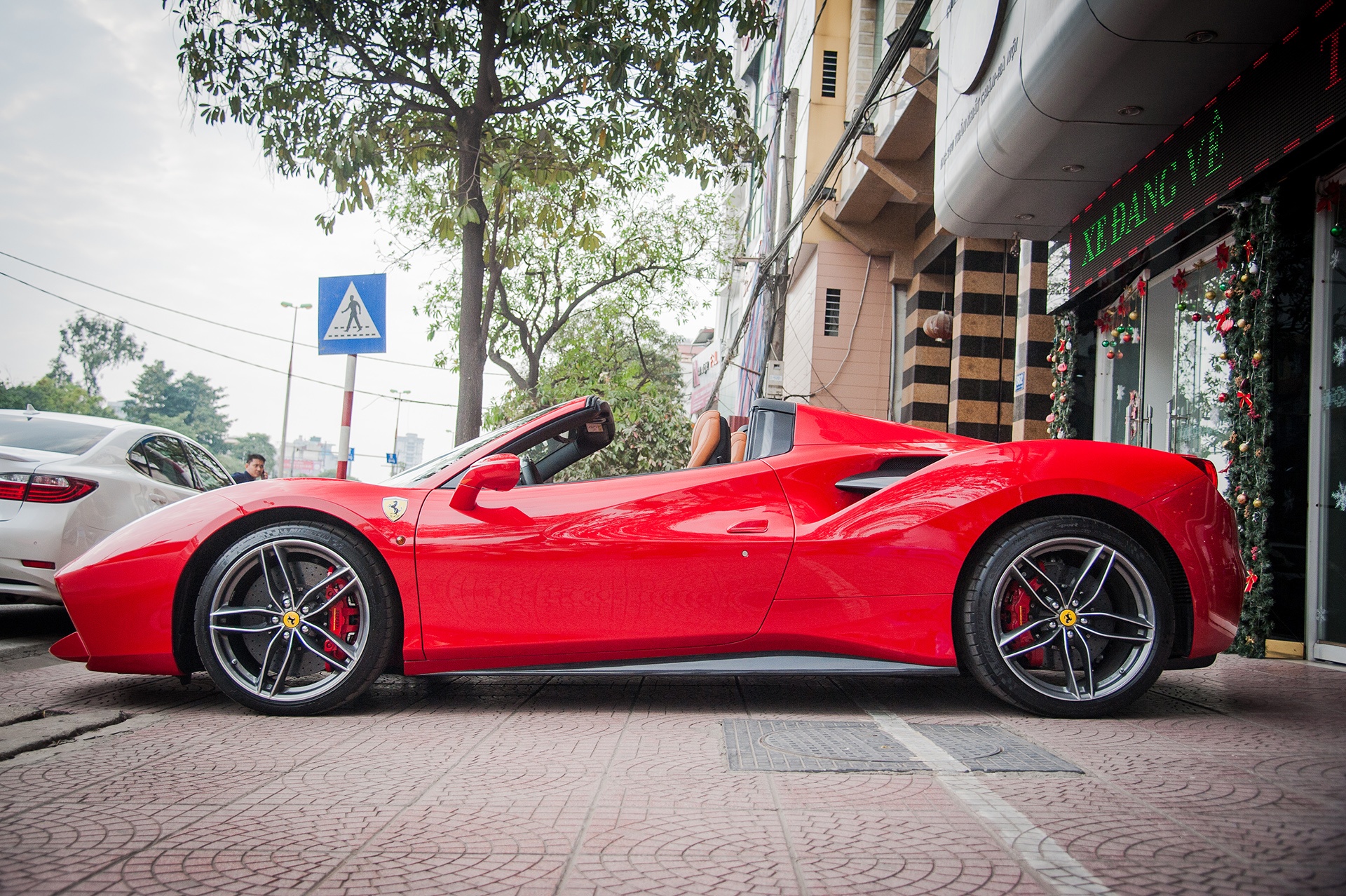 sieu xe Ferrari 488 GTB Spider tai Viet Nam anh 2