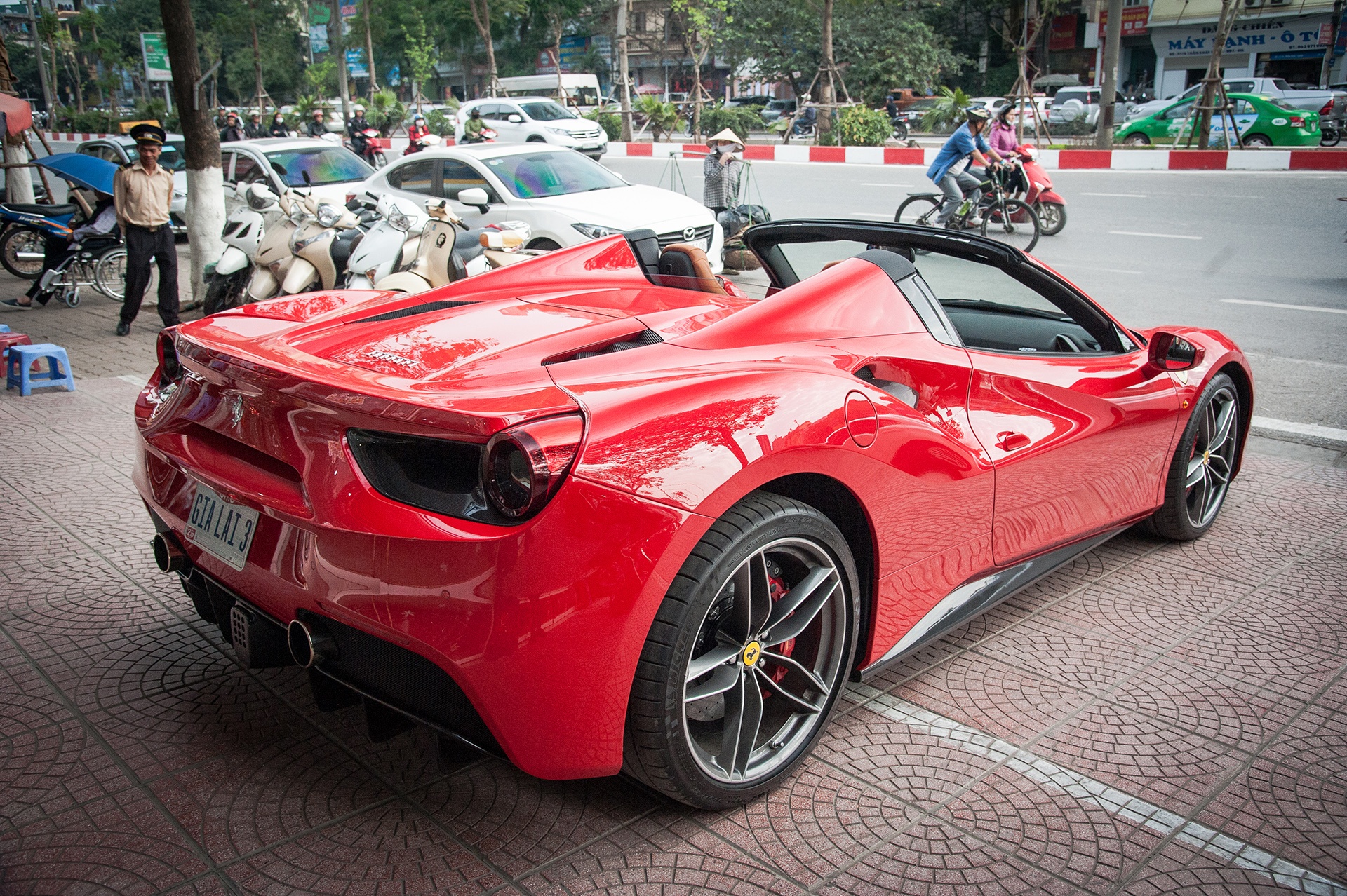 sieu xe Ferrari 488 GTB Spider tai Viet Nam anh 3