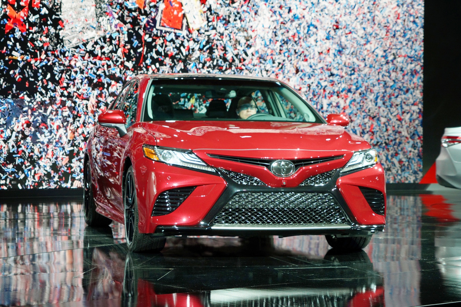 Toyota Camry 2018 trinh lang, chua co gia ban hinh anh