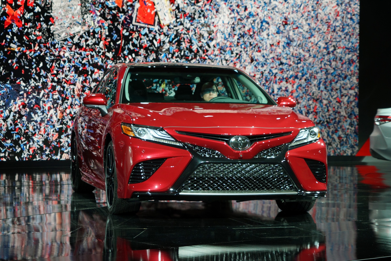 Toyota Camry 2018 gia bao nhieu anh 11