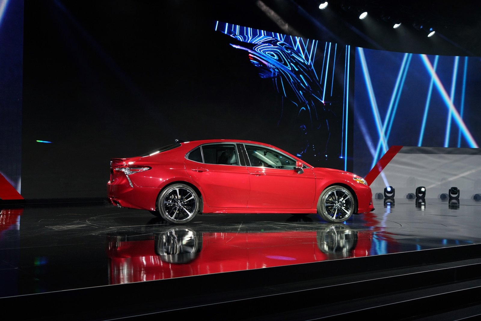 Toyota Camry 2018 gia bao nhieu anh 12