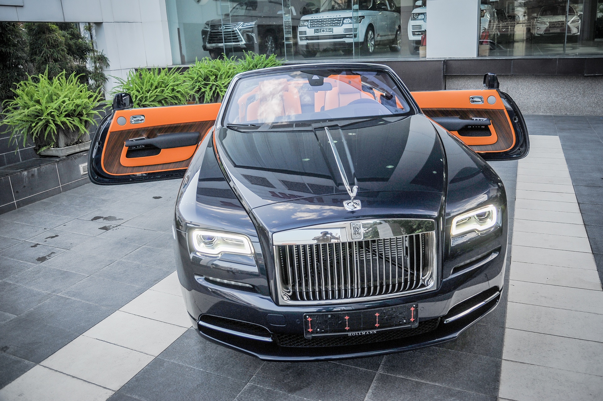 Xe mui tran Rolls-Royce Dawn gia hon 30 ty doc nhat Viet Nam hinh anh