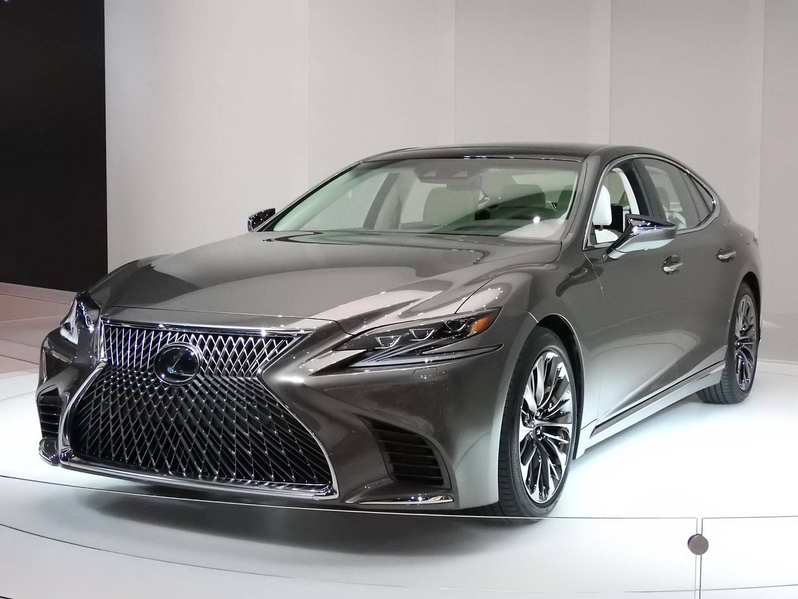 Lexus ra mat dong sedan cao cap LS 2018 hinh anh
