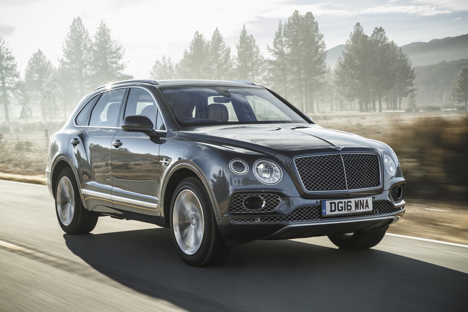 Bentayga giup Bentley tang truong manh nam 2016 hinh anh