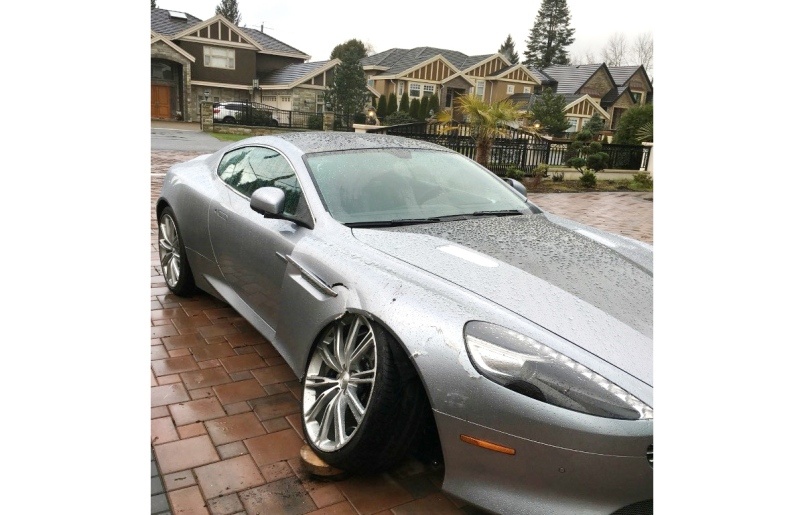 Aston Martin DB9 co phi sua chua 100.000 USD hinh anh