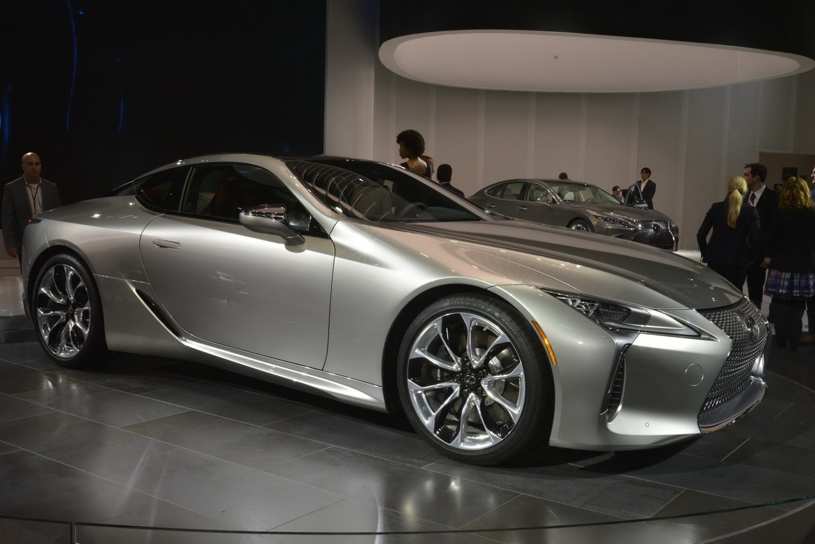 Lexus LC 500 ra mat anh 2