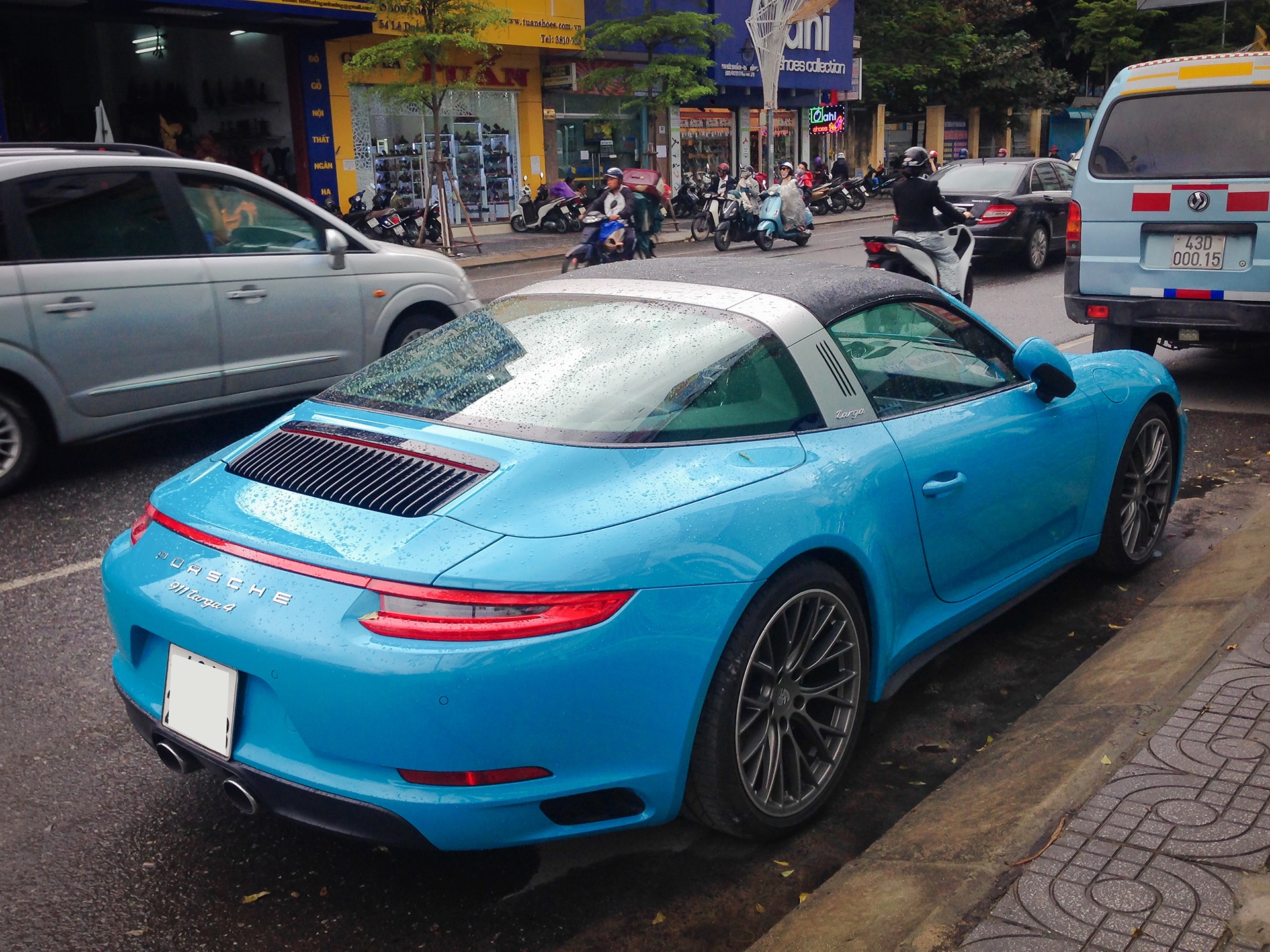 Porsche 911 Targa 4 2016 tai Viet Nam anh 2