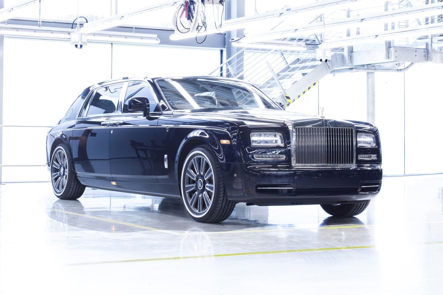 Rolls-Royce Phantom cuoi cung xuat xuong hinh anh