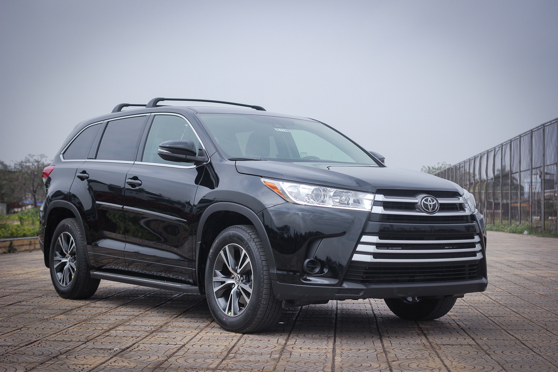 Toyota Highlander 2017 LE gia hon 2 ty tai Ha Noi hinh anh