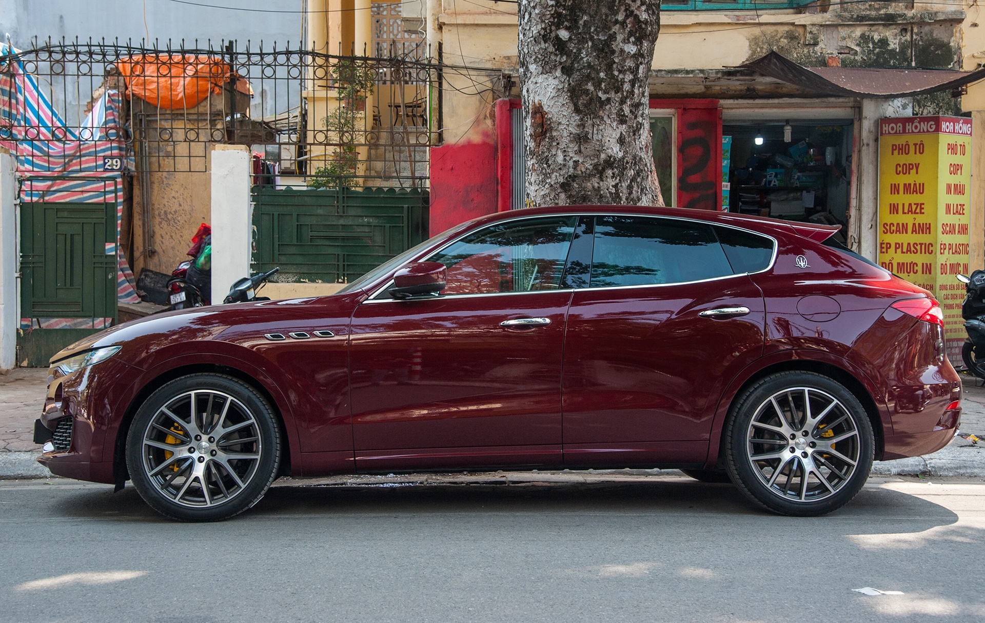 Maserati Levante mau doc tai Viet Nam anh 2