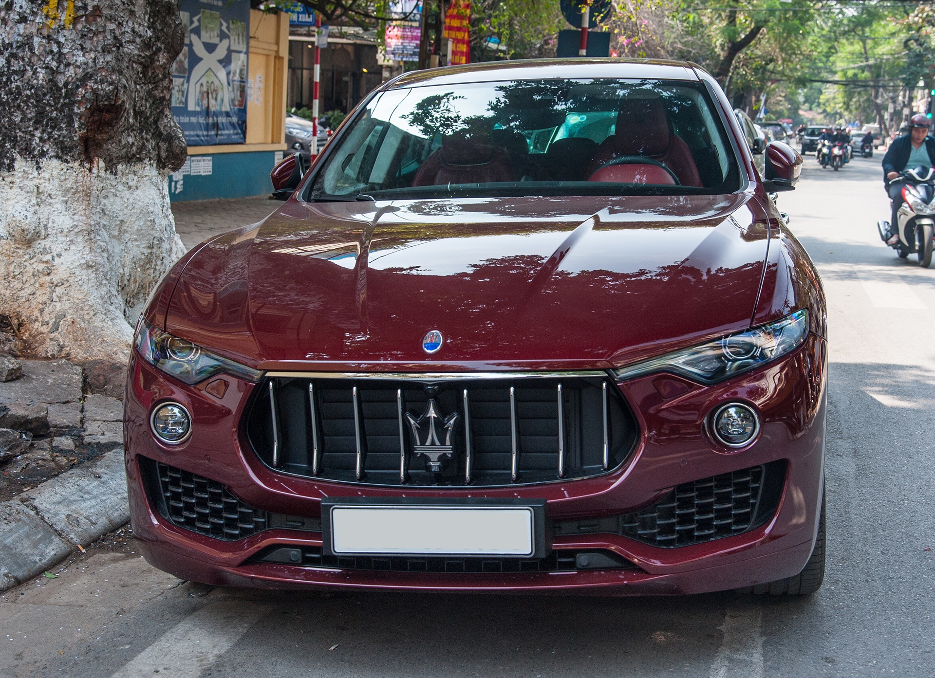 Maserati Levante mau la gia hon 5 ty lan banh tai Ha Noi hinh anh