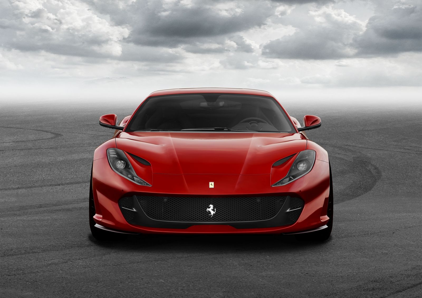 Sieu xe Ferrari 812 Superfast trinh lang anh 5