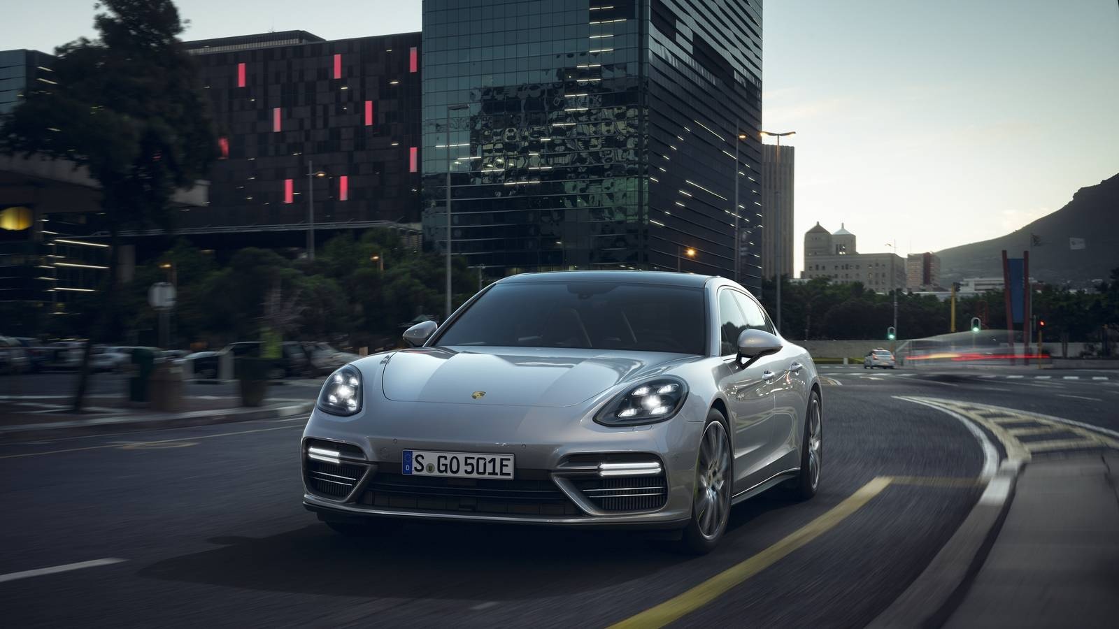 Porsche Panamera Turbo S E-Hyrid trình làng ảnh 1 Porsche Panamera Turbo S E-Hyrid trinh lang anh 1