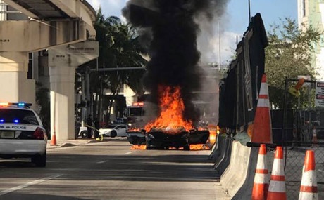 Lamborghini Gallardo do boc chay tren pho hinh anh