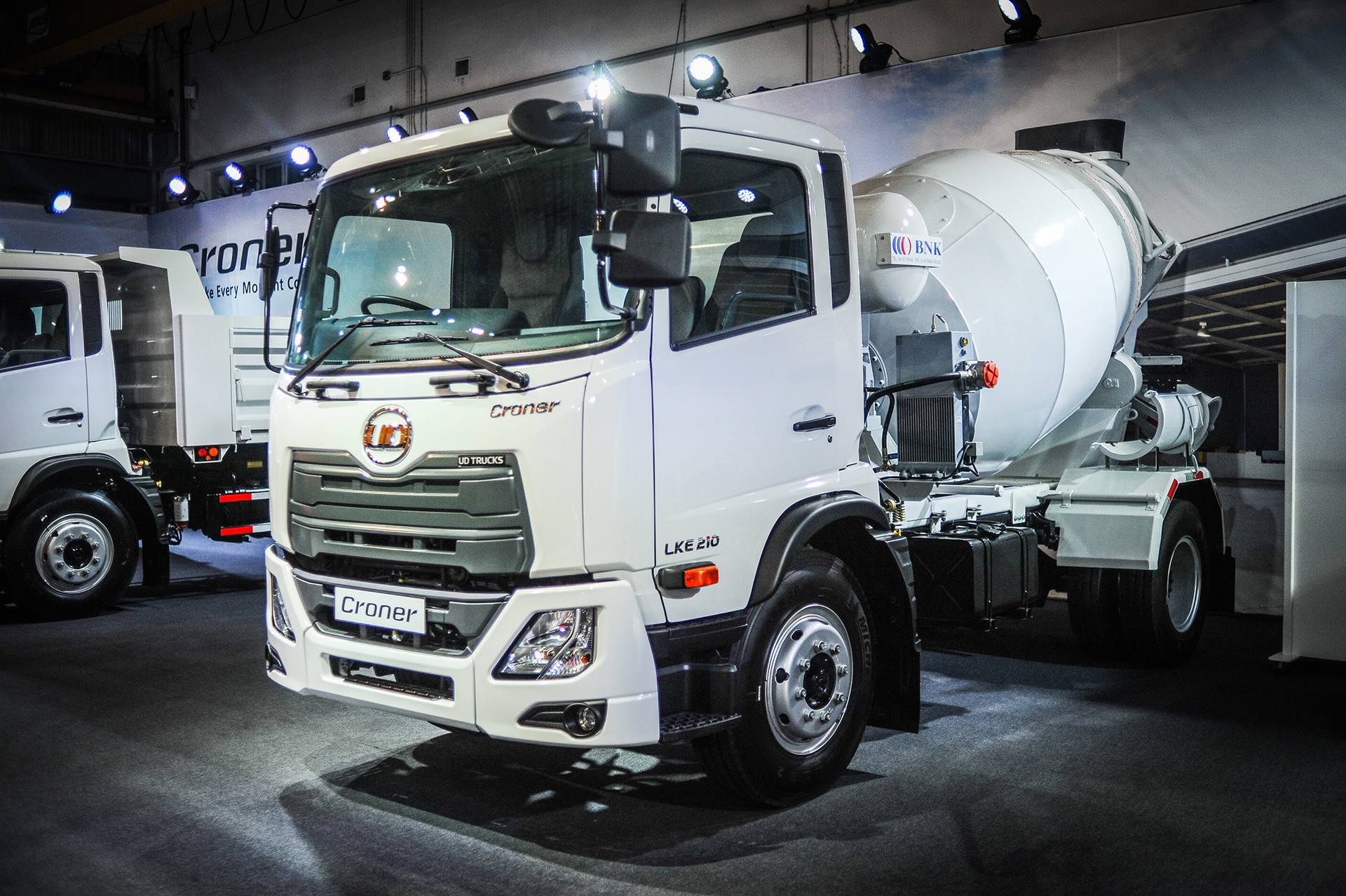 Xe tai UD Trucks Croner ra mat anh 9