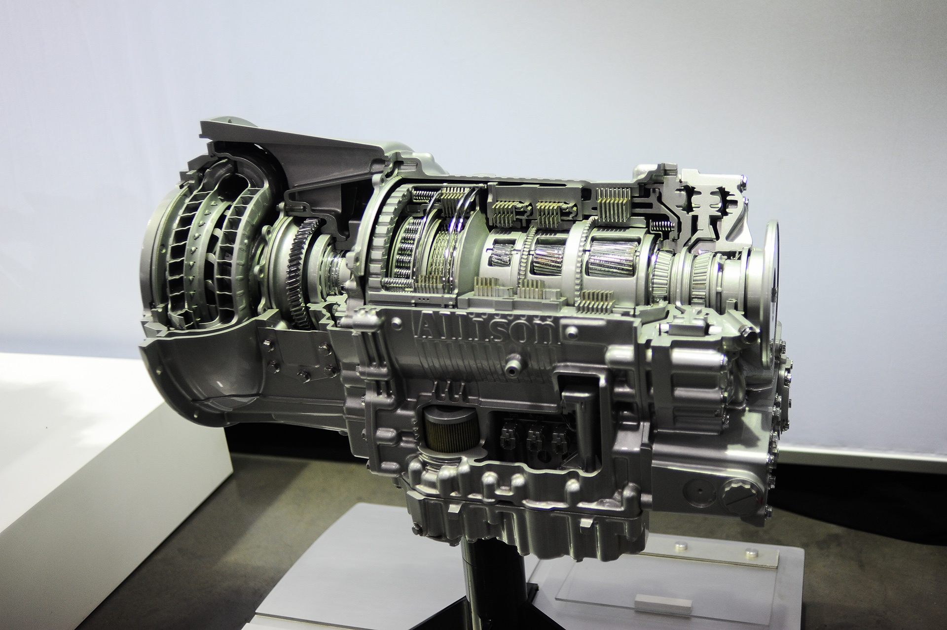 Xe tai UD Trucks Croner ra mat anh 8