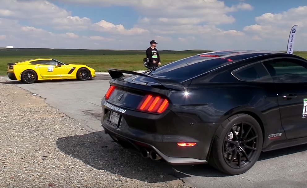 Ford Mustang do 1.000 ma luc dua voi Chevrolet Corvette Z06 hinh anh