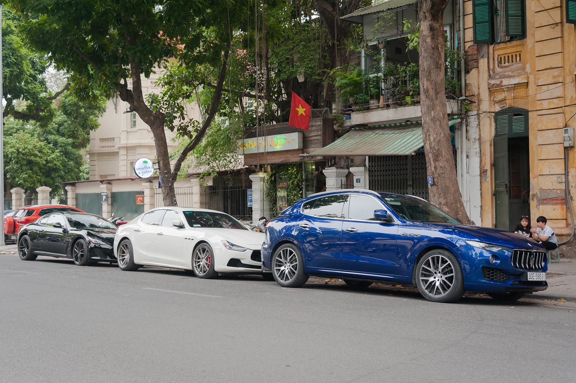 Dai gia Ha Noi khoe dan xe Maserati dip cuoi tuan hinh anh
