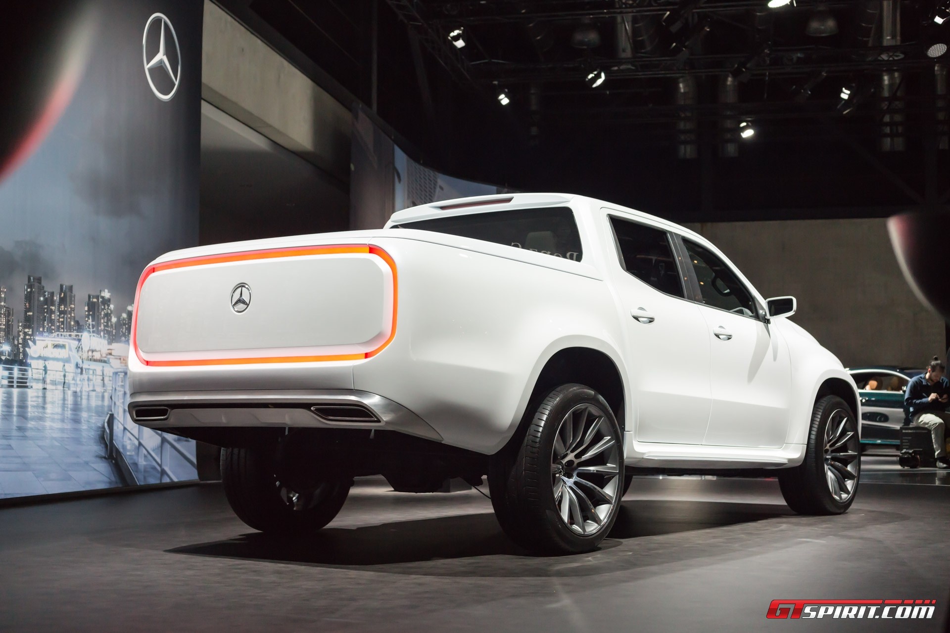 xe ban tai Mercedes-Benz X-Class anh 4