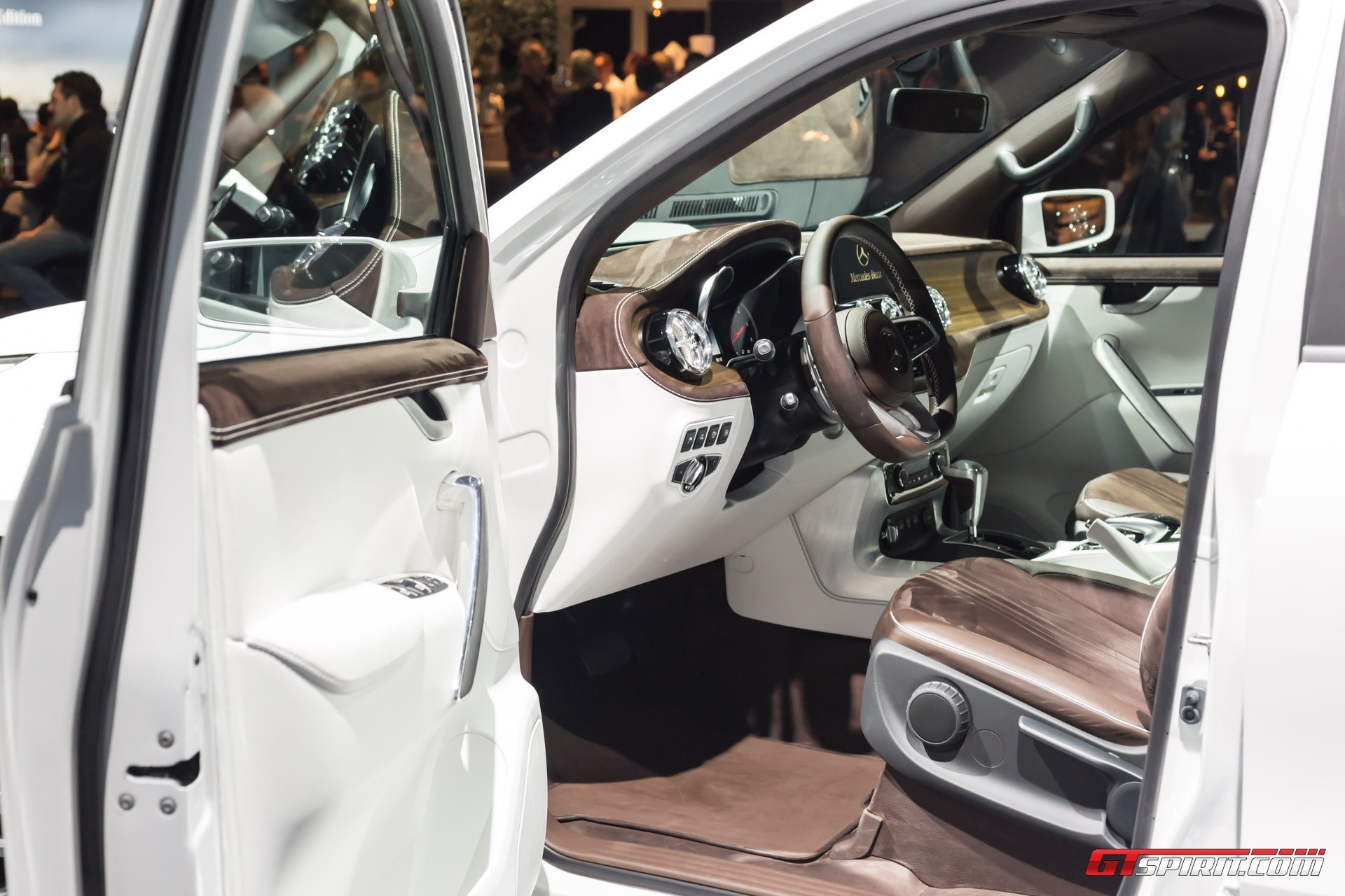 xe ban tai Mercedes-Benz X-Class anh 5