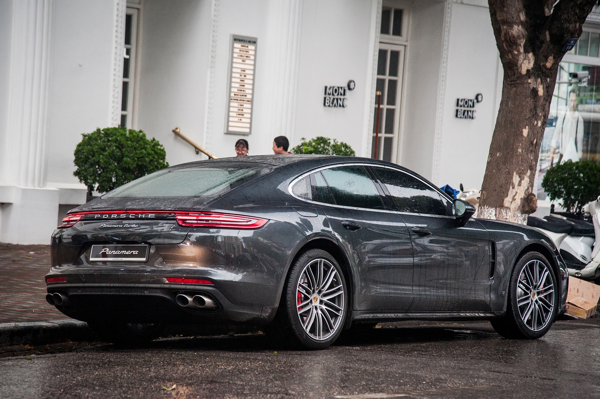 Porsche Panamera 2017 tai Ha Noi anh 3