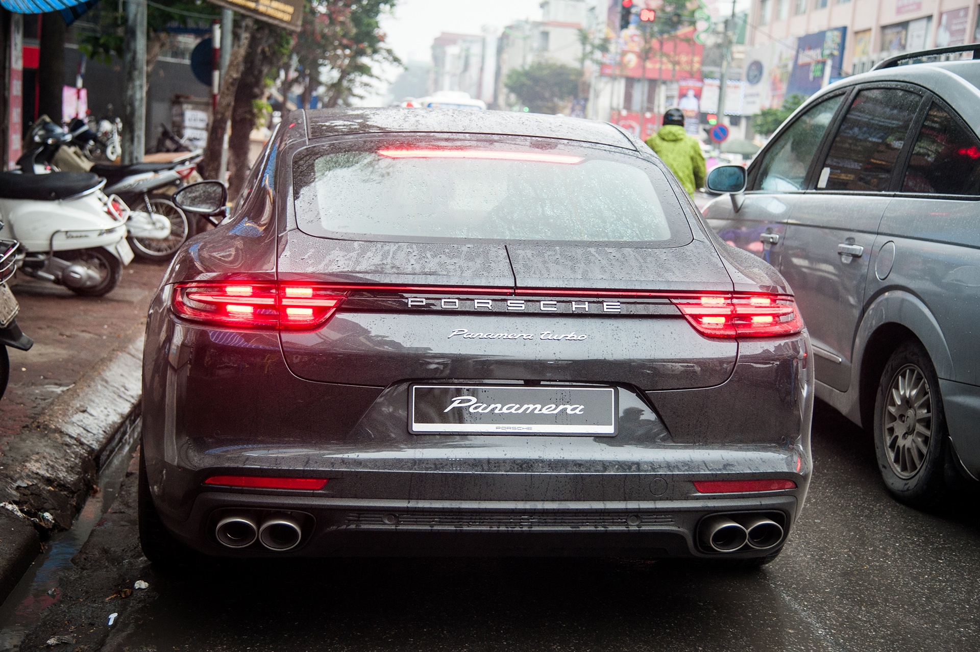 Porsche Panamera 2017 tai Ha Noi anh 6
