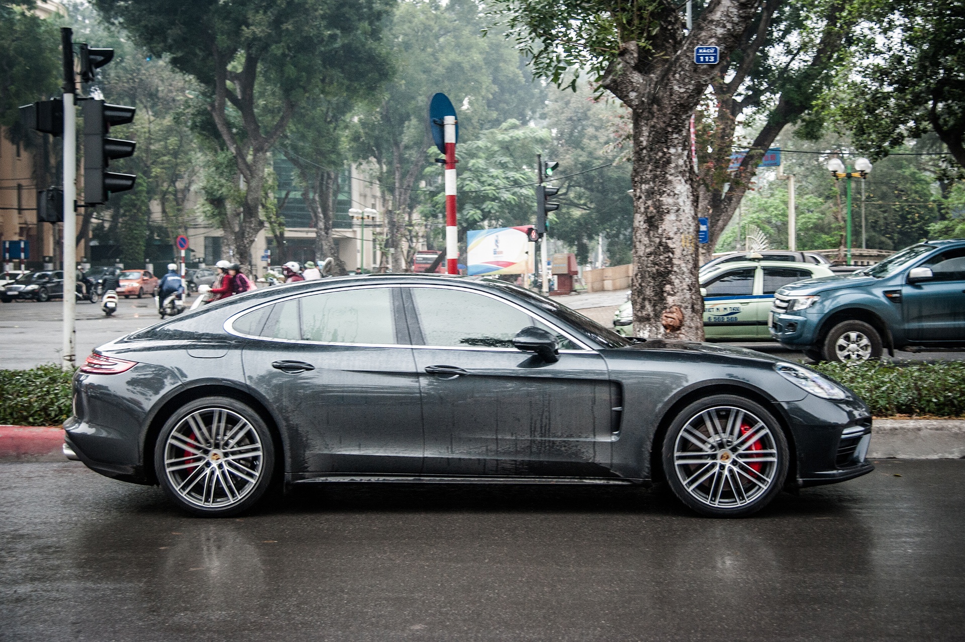 Porsche Panamera 2017 tai Ha Noi anh 2