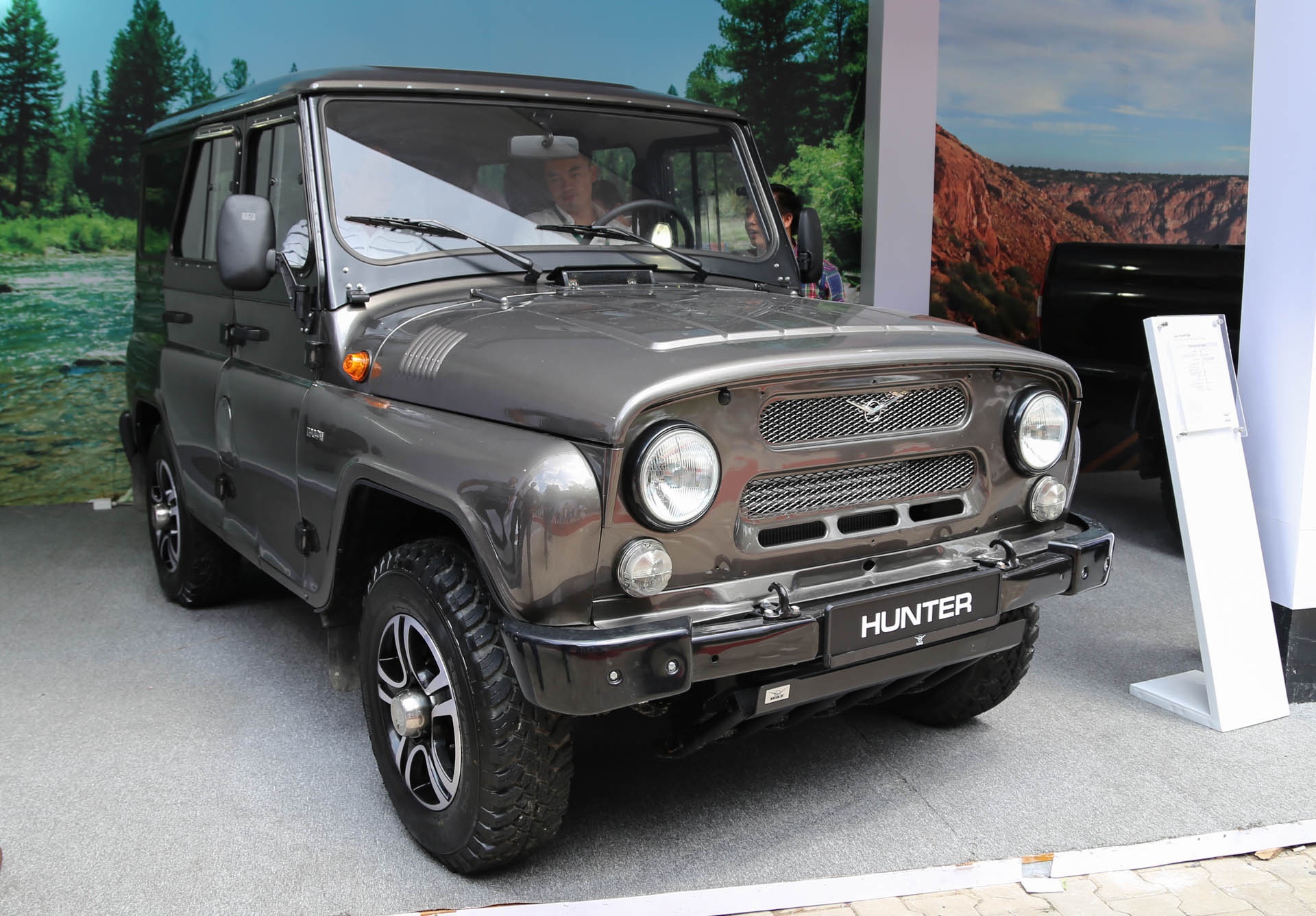 Oto Nga UAZ gia tu 460 trieu dong tai Viet Nam hinh anh