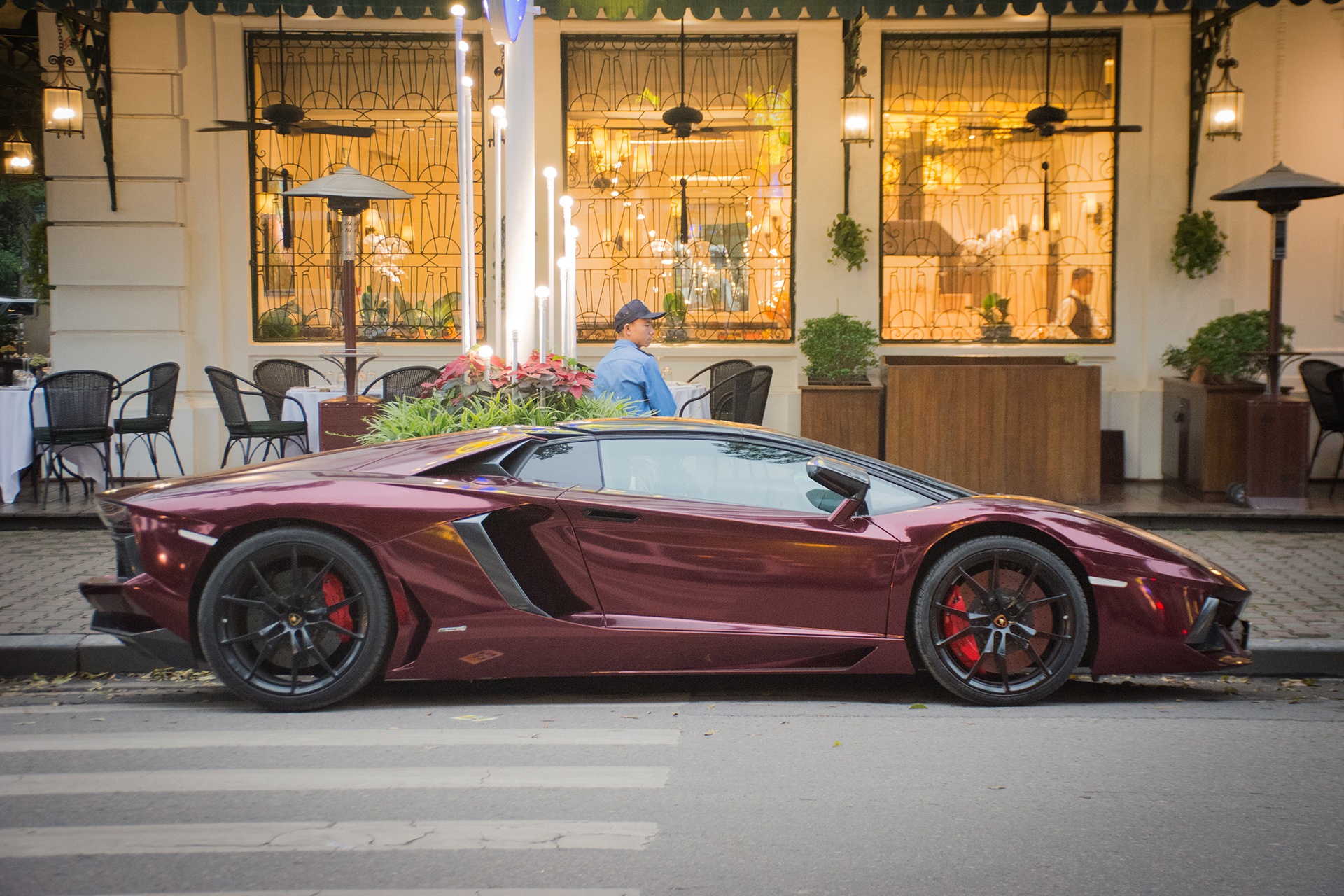 Lamborghini Aventador Roadster mau doc anh 3