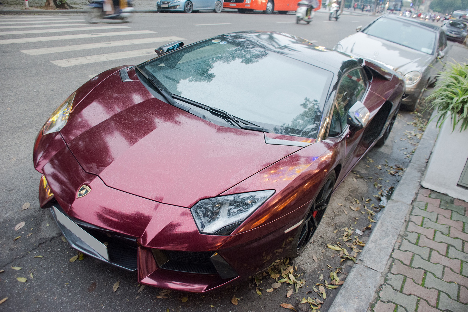 Lamborghini Aventador Roadster mau doc anh 1