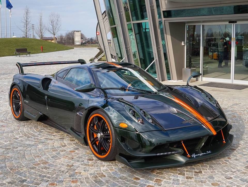 Sieu xe 2,5 trieu do Pagani Huayra BC mau doc xuat xuong hinh anh