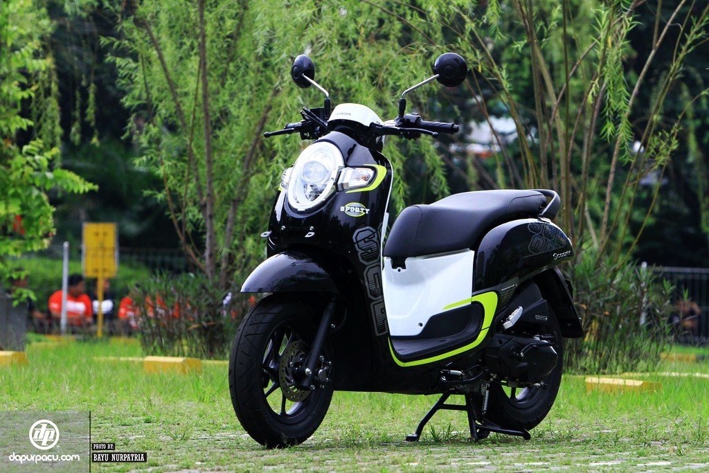 Honda Scoopy hoan toan moi gia khoang 1.335 USD hinh anh
